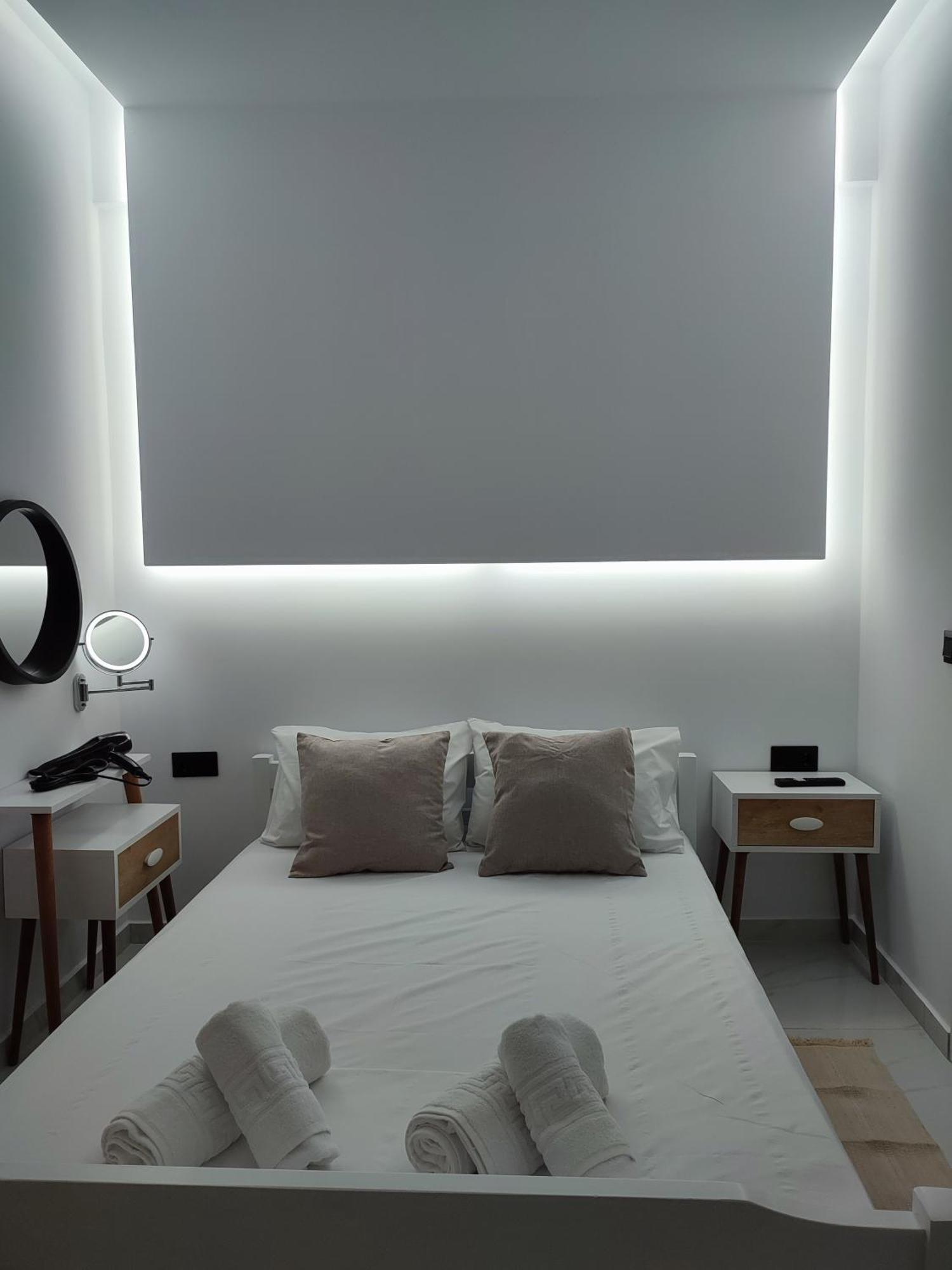 Alexander Luxury Apartments & Studios ميتامورفوسي الغرفة الصورة